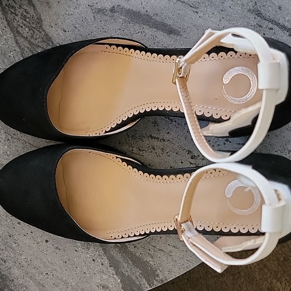 Journee Chandra Pumps block heel black Faux suede white trim size 8.5 - Picture 10 of 13